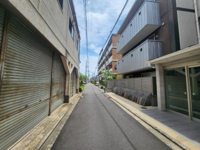 トラストコート二条駅前の周辺|前面道路