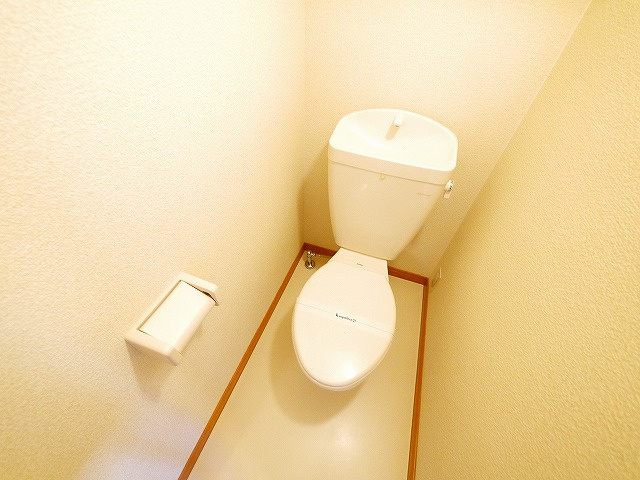 レオパレスセドナのトイレ|コンパクトで使いやすいトイレです