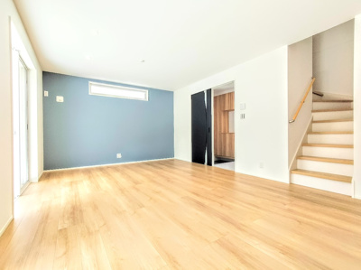 【居間・リビング】 | ◆町田市原町田新築住宅A号棟◆ | ◆【モデルルーム】ご家族の会話がはずむ、開放的なＬＤＫです。休日はお陽さまの光をたっぷりととりこめるぽかぽかリビングで過ごしませんか？