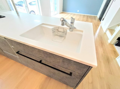 【キッチン】 | ◆町田市原町田新築住宅A号棟◆ | ◆【モデルルーム】浄水器一体型なのでシンクまわりがスッキリ！ハンドシャワー付きで便利。