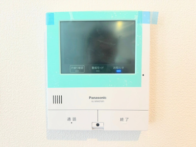 【防犯設備】 | ◆町田市原町田新築住宅A号棟◆ | ◆【モデルルーム】玄関に行かなくても来訪者が確認でき、ハンズフリーで会話をすることが出来ます。モニターを確認する事によって防犯効果も高まります。