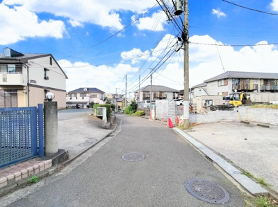 【前面道路含む現地写真】 | ◆◇十日市場町　中古戸建◇◆ | ◆前面道路も幅員があり車の運転も安心！前面道路は閑静な住宅地。車通りの少ない道路です。お子様にも安心です。