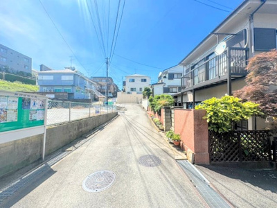 【周辺】 | ◆◇東芹が谷　建築条件付き売地　◇◆ | ◆車通りの少ない環境は子育てにも最適です。