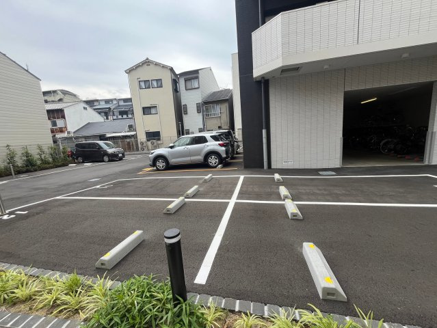 エスリードレジデンス天神橋筋六丁目の駐車場