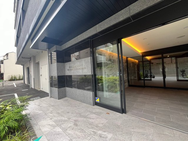 エスリードレジデンス天神橋筋六丁目のエントランス