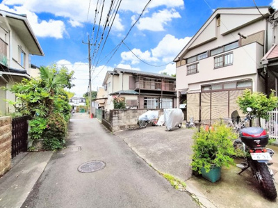 【前面道路含む現地写真】 | ◇◆寺山町　中古一戸建て◆◇ | ◆その邸が魅せる、気品・上質・重厚感・極細やかさ、そのすべては訪れた者に安らぎと品性を与える特別な空間です。ここに住むからこそ意味がある。すべての（始まり）をここから迎えます。