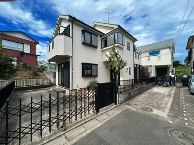 【外観】 | ◆瀬谷区瀬谷町中古住宅◆ | ◆一戸建てを中心とした街並みが整然と続き、周辺は高い建物が建っていないので、緑の多い閑静な趣を感じる環境です。街並みや周辺環境も重要なポイントです！！