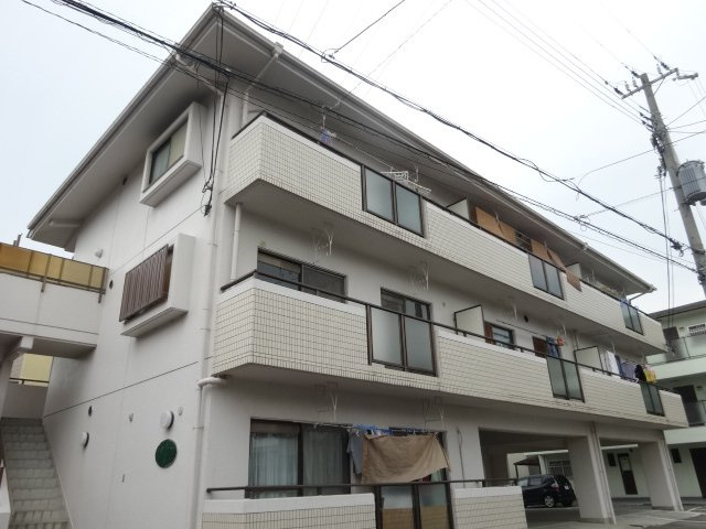 パレス高司の外観