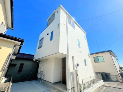 【外観】 | ◆◇平戸2丁目　新築戸建て◇◆ | ◆一戸建てを中心とした街並みが整然と続き、周辺は高い建物が建っていないので、緑の多い閑静な趣を感じる環境です。街並みや周辺環境も重要なポイントです！！