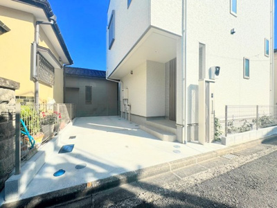 【駐車場】 | ◆◇平戸2丁目　新築戸建て◇◆ | ◆ゆったりとした駐車スペースを確保いたしました。自転車やバイクなども置けます。