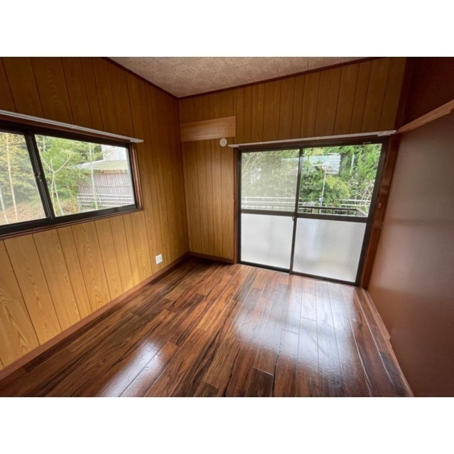 上津町戸建の内装|明るい室内です