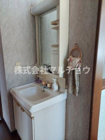 白浜町堅田戸建て(2棟）の独立洗面台|独立洗面台、朝の身支度には欠かせません