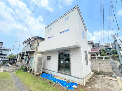 【外観】 | ◆◇原宿2丁目　新築戸建て◇◆ | ◆隣地通路により角地のような開放感があります。