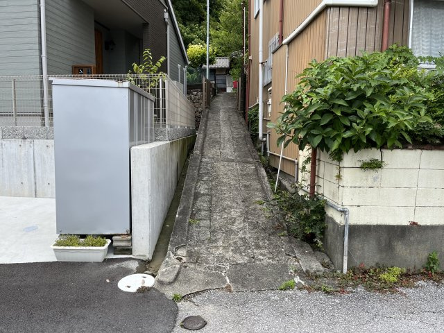 【前面道路含む現地写真】 | 売地　高知市旭天神町　@4.66