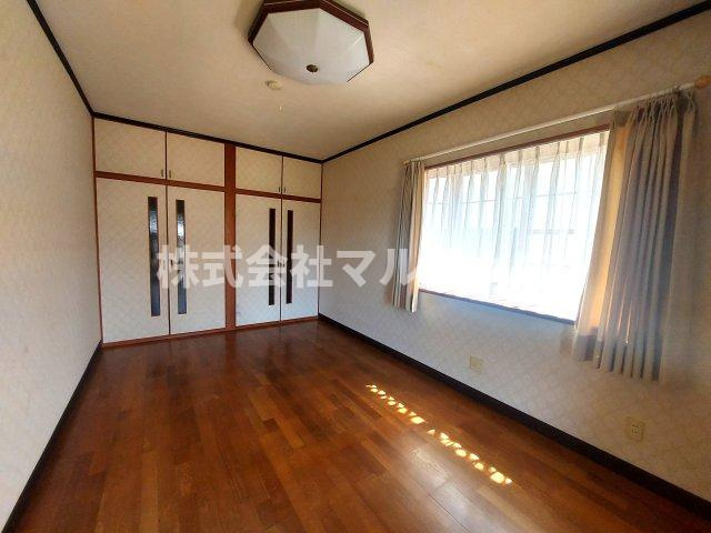 青葉台戸建て　の洋室|明るい洋室です