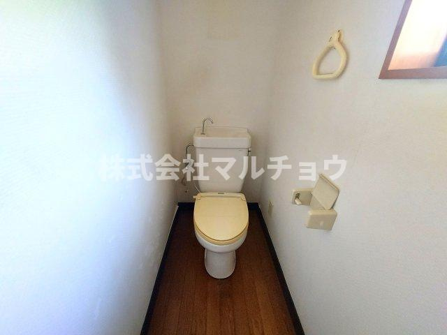 青葉台戸建て　のトイレ|清潔感のあるトイレです