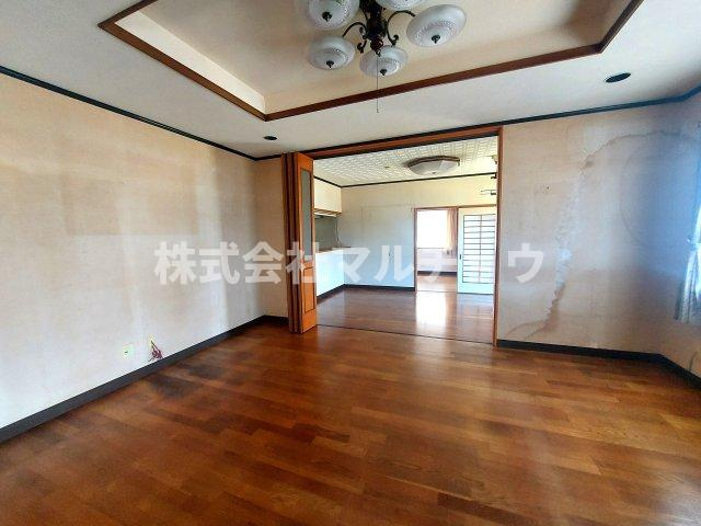 青葉台戸建て　の居間・リビング|ゆったり過ごせるリビングです