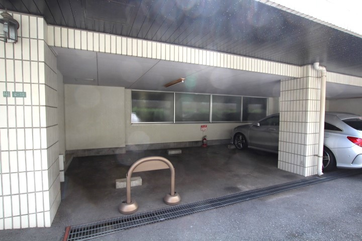 【駐車場】