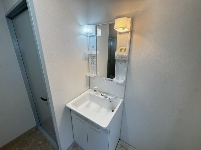 【洗面所】 | クレスト甲東園A棟 | コンパクトで使いやすい洗面所