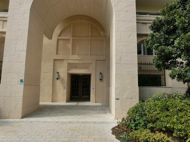 なんばセントラルプラザリバーガーデンA棟のエントランス