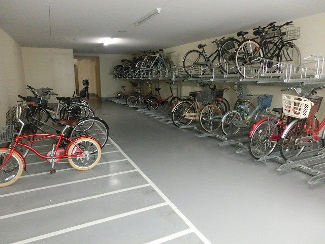 なんばセントラルプラザリバーガーデンA棟の駐車場