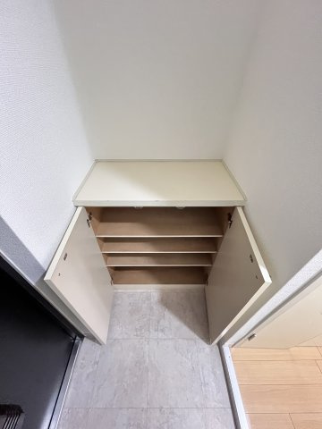 大阪市都島区中野町４丁目の賃貸マンションの玄関