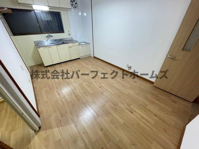 萱島信和町戸建　賃貸の居間・リビング|こちらの居間で趣味の時間をお楽しみください