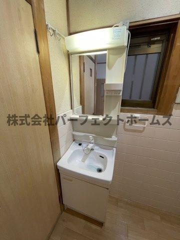 萱島信和町戸建　賃貸の独立洗面台|独立洗面台です