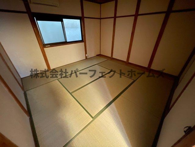 萱島信和町戸建　賃貸の和室|明るい和室です
