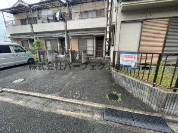 萱島信和町戸建　賃貸の駐車場|カースペースがあります