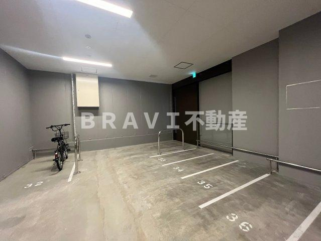 ローレルタワー堺筋本町の駐車場|車をお持ちの方に嬉しい駐車場付きの物件です