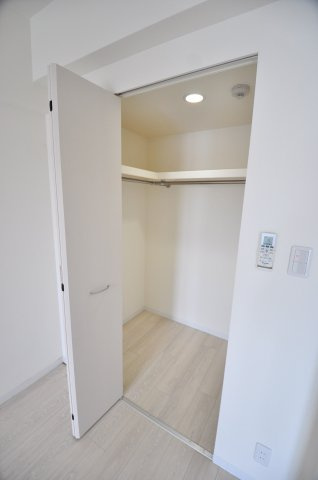大阪市城東区成育４丁目の賃貸マンションの収納
