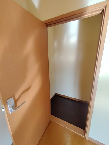 ウイングの収納