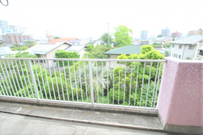 【バルコニー】 | 第2オーキットビル | 暖かな日差しのふりそそぐバルコニー