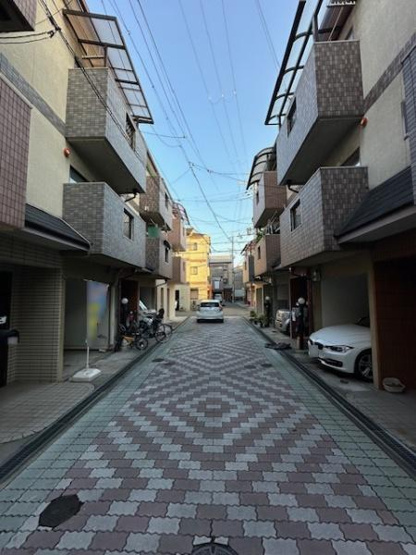 【前面道路含む現地写真】