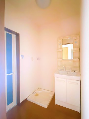 アンプルールリーブル永遠の洗面所|別部屋同一間取りのお写真となります。