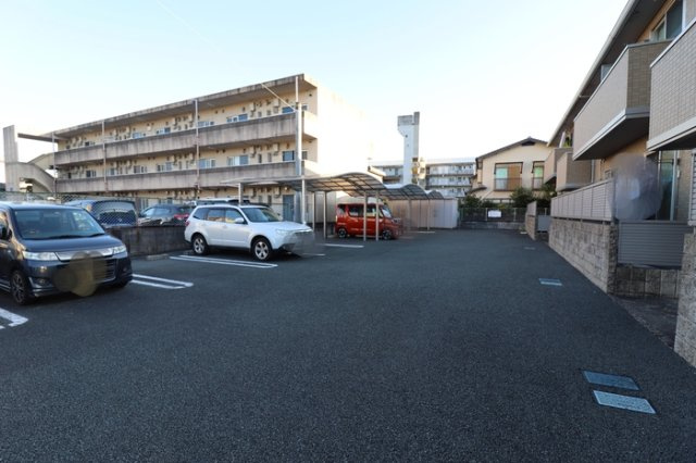 熊本市中央区国府１丁目のアパートの駐車場