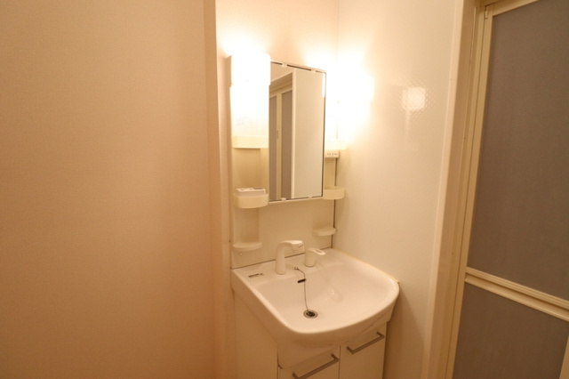 熊本市中央区国府１丁目のアパートの独立洗面台