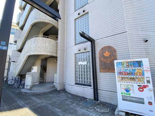 【エントランス】メープル・コープ・ミヤ