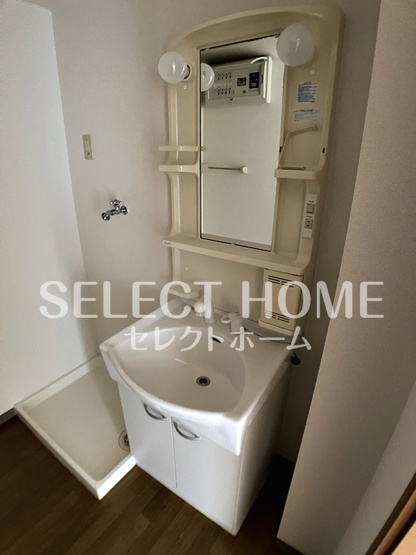 【独立洗面台】 | グランドパレス | 独立洗面台あり、毎朝おしゃれに忙しい女性の方におすすめです
同型タイプ
