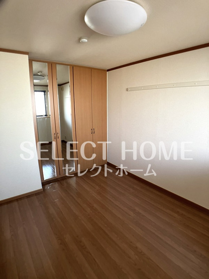 【寝室】 | グランドパレス | 落ち着いた色調の寝室です
同型タイプ