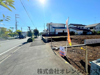 【前面道路含む現地写真】 | 厚木市鳶尾一丁目　建築条件無売地　