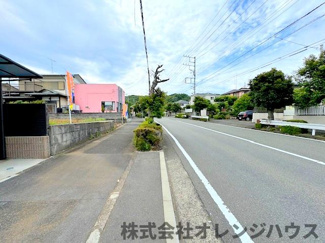 【前面道路含む現地写真】