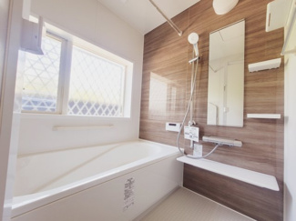 【浴室】 | 千葉市稲毛区稲毛町　中古一戸建て　JR総武線『稲毛駅』 | お風呂も新品交換済みです
浴室乾燥付き！