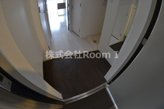 【玄関】 | セレニテ北久宝寺 | 収納もある玄関です