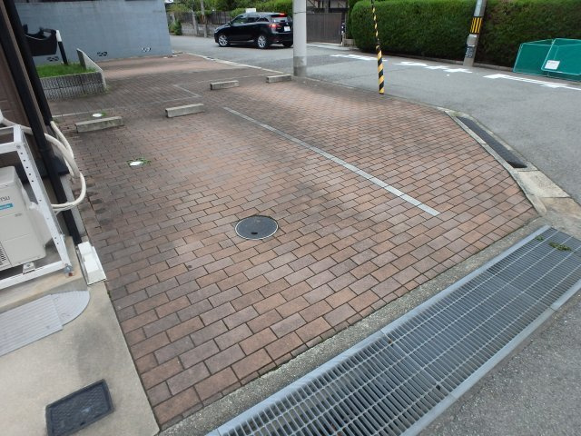 【その他共用部分】 | バウムライエ甲風園 | 駐車場です