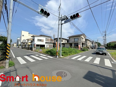 【前面道路含む現地写真】 | 敷地面積158㎡超えの角地！前面6ｍ道路の条件付き売地！