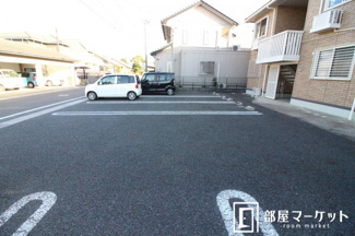 【駐車場】