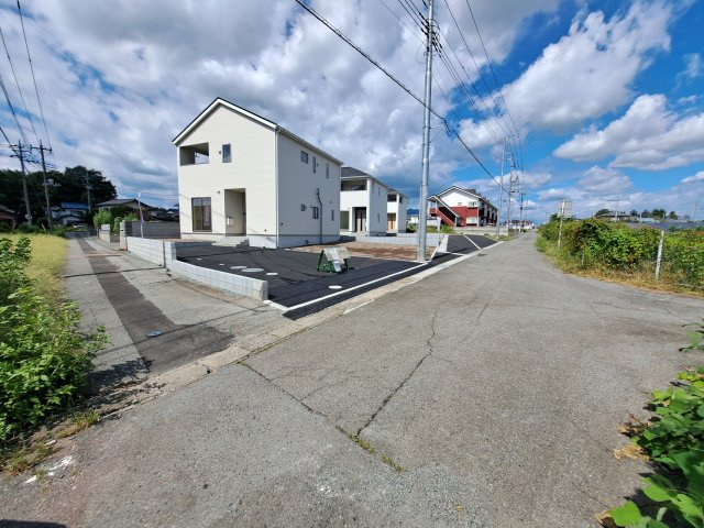 新築　高崎市足門町第8　クレイドルガーデン　1号棟の前面道路含む現地写真|南側接道幅員約2.9ｍ　東側接道幅員約2.9ｍ