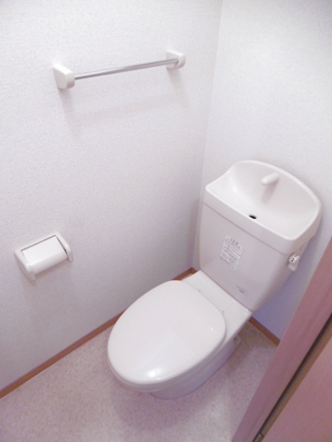 ベルコートMIKURA【10,000円キャッシュバック対象物件】のトイレ|清潔感のあるトイレです